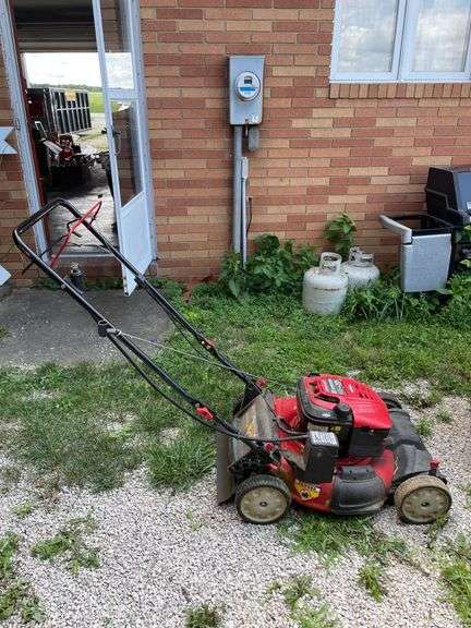 TROY-BILT 21" PUSH MOWER (HAS BAGGER)