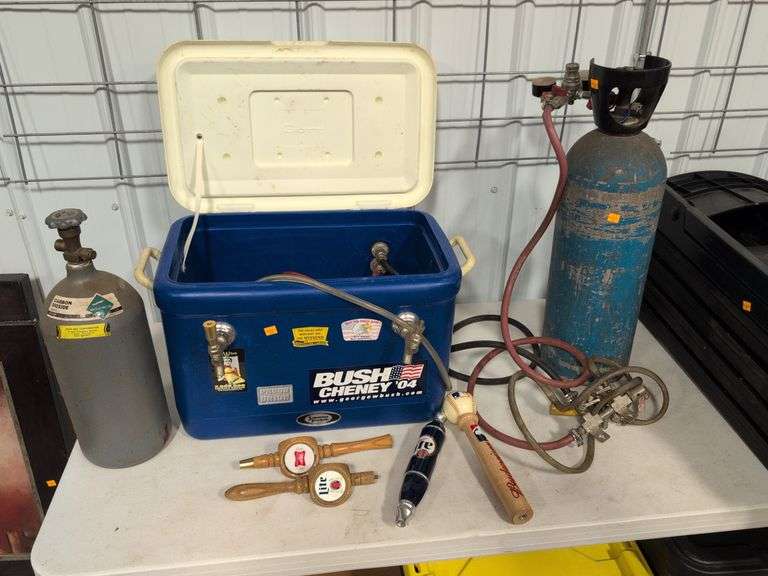 Tap handles with (2) carbon dioxide tanks and hoses