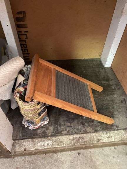 CONTENTS INCLUDING HUMMEL DECOR PLATES, VINTAGE WATERING CANS AND MORE