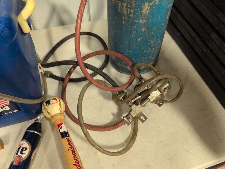 Tap handles with (2) carbon dioxide tanks and hoses