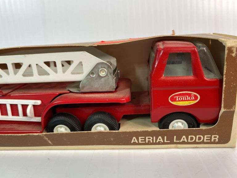Tonka Aerial Ladder Fire Truck #675