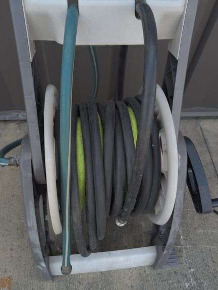 Garden hose with standing reel