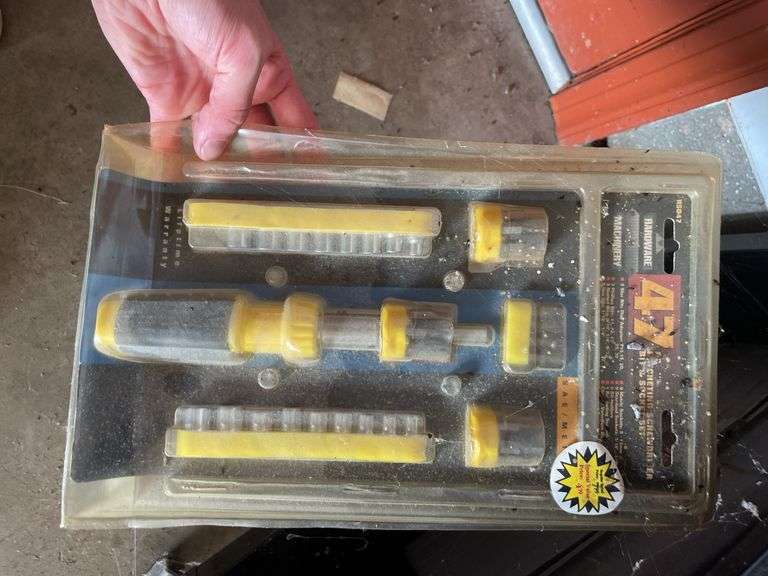 STANLEY ROLLIGN TOOL CHEST WITH TOOLS