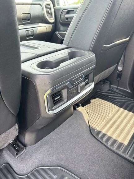 2021 Chevrolet 1500 LTZ , 4x4 ,Only 31,000 miles ,Leer Hard Top Bed Cover , Sharp !