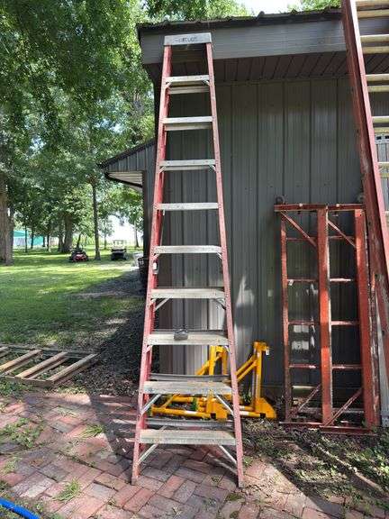 10 FOOT STEP LADDER