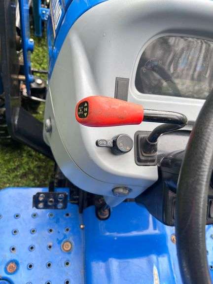New Holland Workmaster 40 Tractor , 4WD with front end loader, Pto , 3 pt. , (Only 276 Hours )