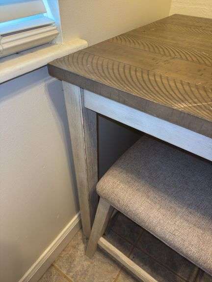 Rustic Style Kitchen Table and Stools