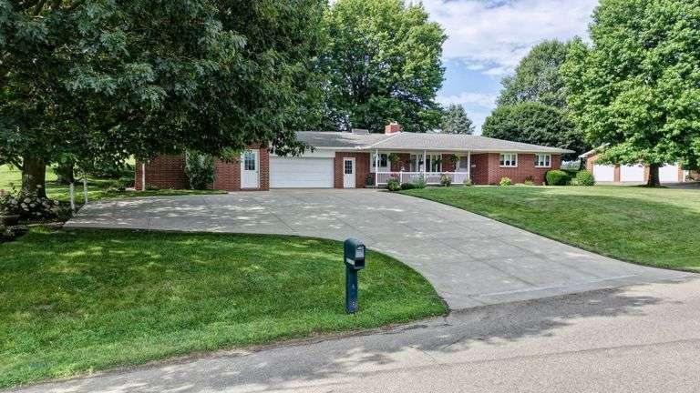 Brick Ranch Home in Sugarcreek