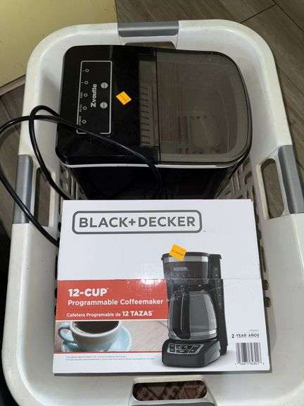 BLACK & DECKER COFFEE MAKER AND COUNTER ICE MAKER