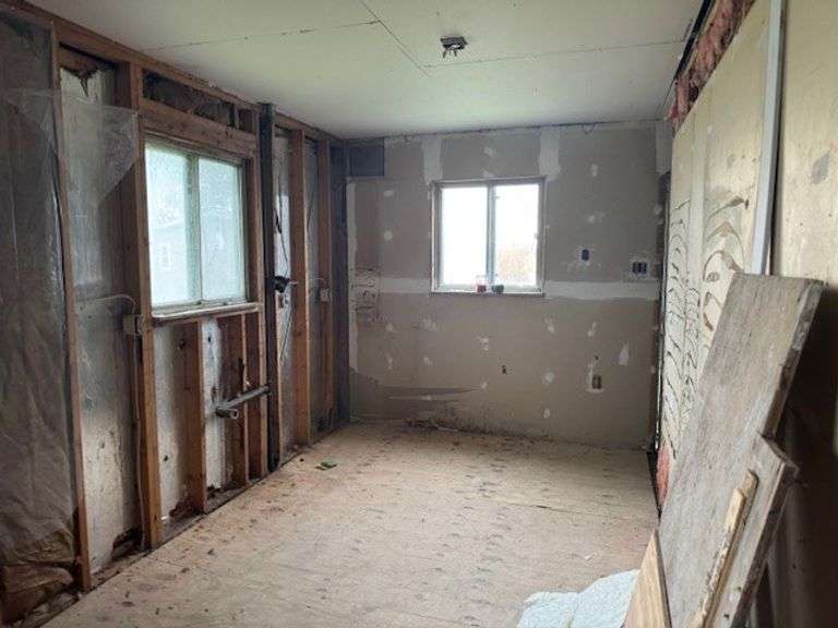 3 Bedroom Investment Home on 1.2 Acres