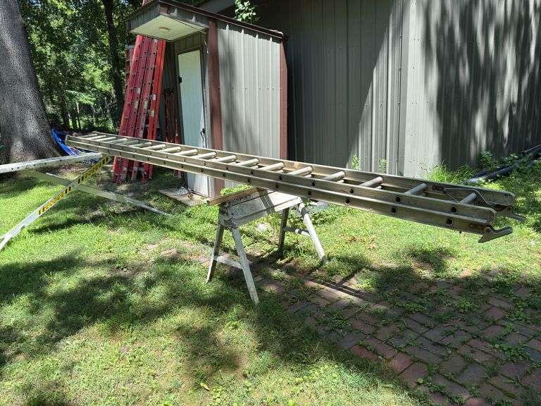 36 FOOT ALUMINUM EXTENSION LADDER