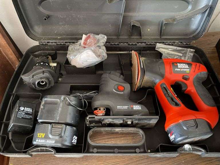 BLACK & DECKER PAIR OF SANDERS