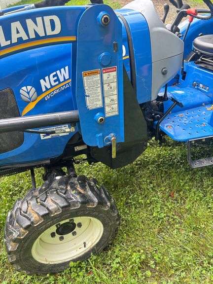 New Holland Workmaster 40 Tractor , 4WD with front end loader, Pto , 3 pt. , (Only 276 Hours )