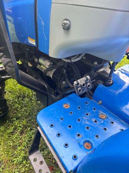 New Holland Workmaster 40 Tractor , 4WD with front end loader, Pto , 3 pt. , (Only 276 Hours )
