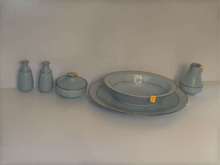 Noritake Fidelity Ceramic Chinaware Accessories Set