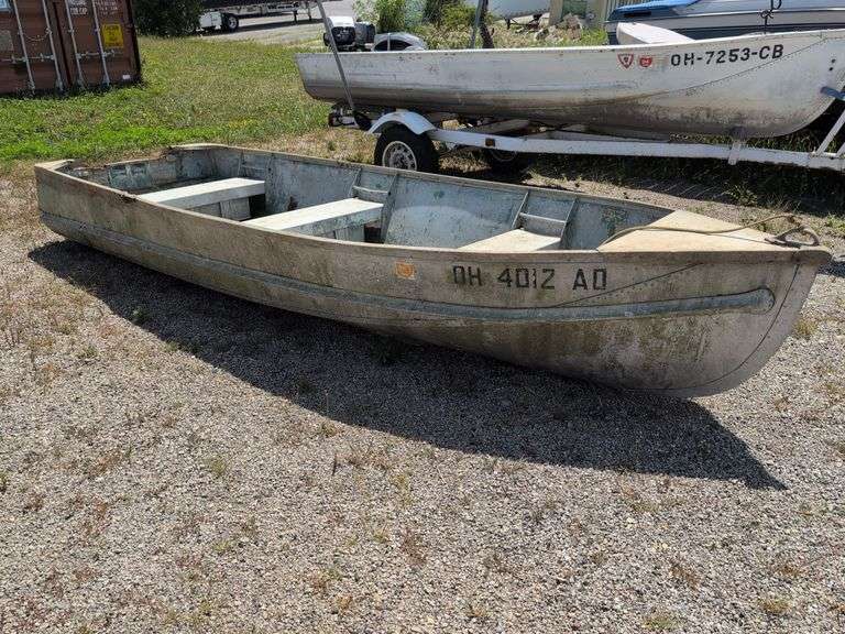 14' Lone Star aluminum fishing boat with anchor - appears to have NO leaks