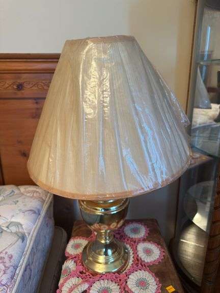 QUEEN BED W/PAIR OF NIGHTSTANDS AND PAIR OF BRASS LAMPS