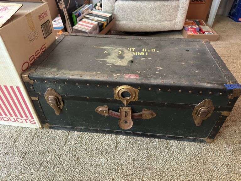 TRAVEL TRUNK