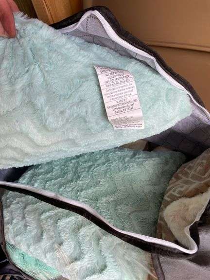 ASSORTMENT OF QUILTS/BLANKETS, AND CATS MEOW FIGURES