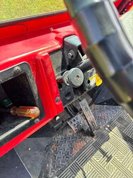 Kawasaki 2510 Mule ,4x4 , Electric Dump Bed , Has 2 Removable Doors , Good Tires ,