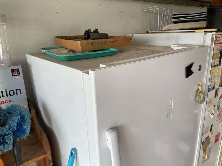 GE UPRIGHT FREEZER WORKS WELL