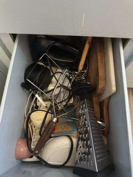 CONTENTS OF CUPBOARD PANS AND RAGS