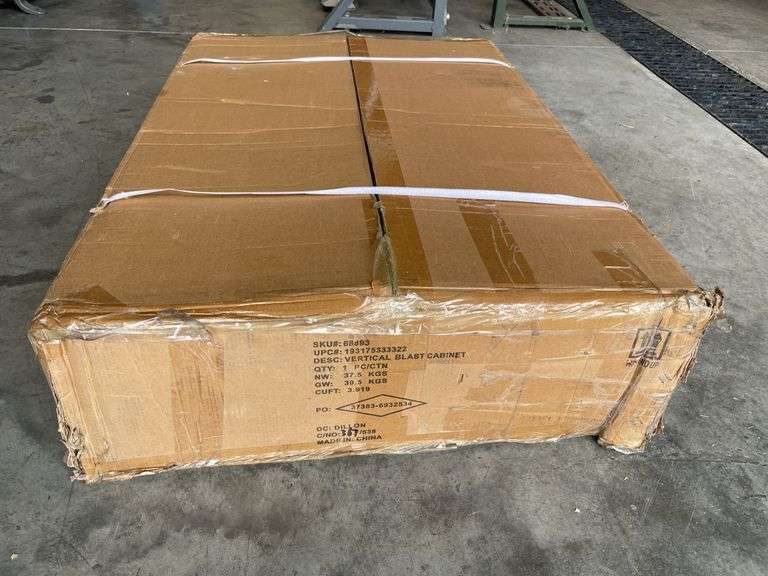 Central Pneumatic floor blast cabinet - 40 lb capacity - new in box