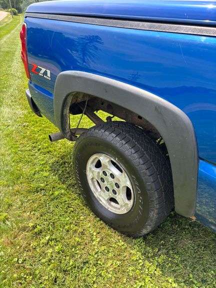 2003 Chevrolet 1500 Extended cab , 4x4 , Leather Interior, Good Running Truck