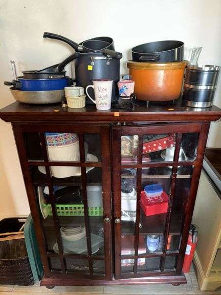 WOODEN CABINET AND CONTENTS INCL. POTS AND PANS, GLASS AND COOKWARE