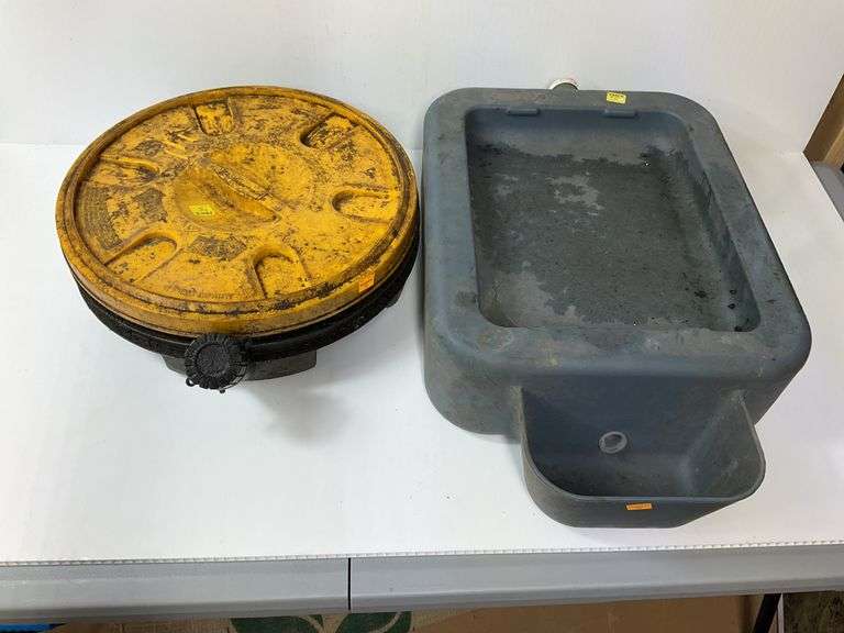 2 Oil Changing Containers