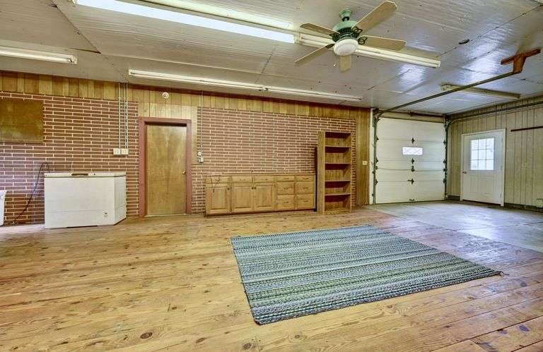 Brick Ranch Home in Sugarcreek