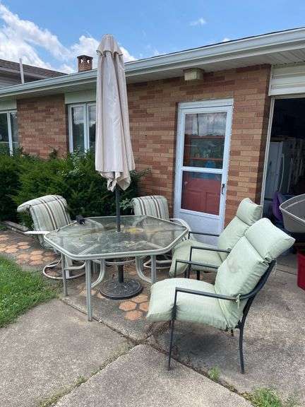 OUTDOOR PATIO WITH CHAIRS
