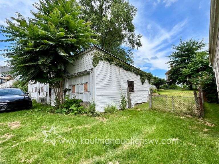 Fairmont 4 Bedroom Home with 4 Bay Garage