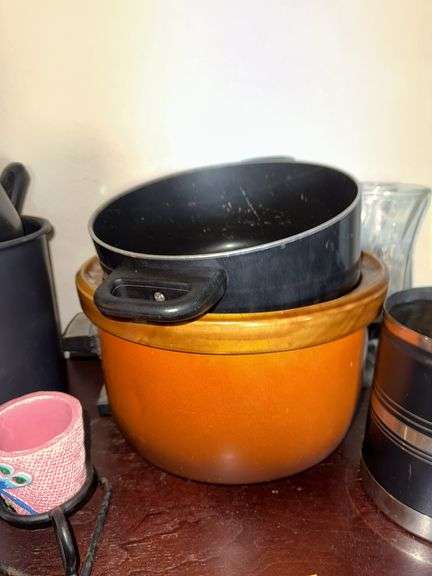 WOODEN CABINET AND CONTENTS INCL. POTS AND PANS, GLASS AND COOKWARE