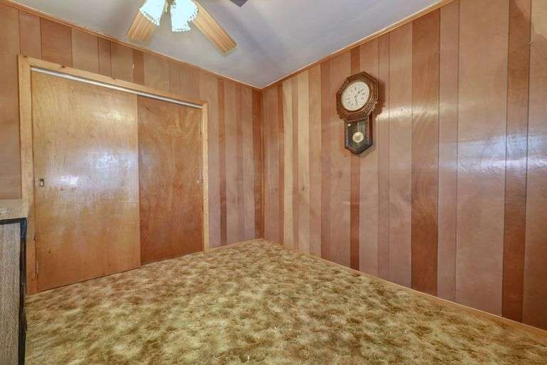 Absolute Home & Outbuildings on 3.75 Acres