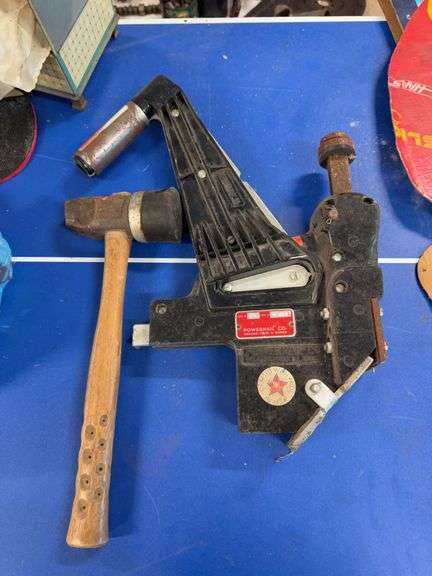 HARDWOOD NAILER AND MALLET