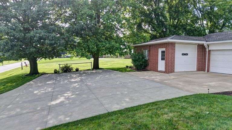 Brick Ranch Home in Sugarcreek