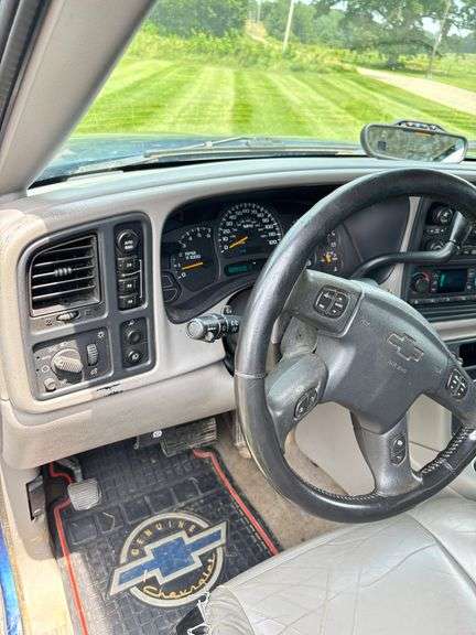 2003 Chevrolet 1500 Extended cab , 4x4 , Leather Interior, Good Running Truck
