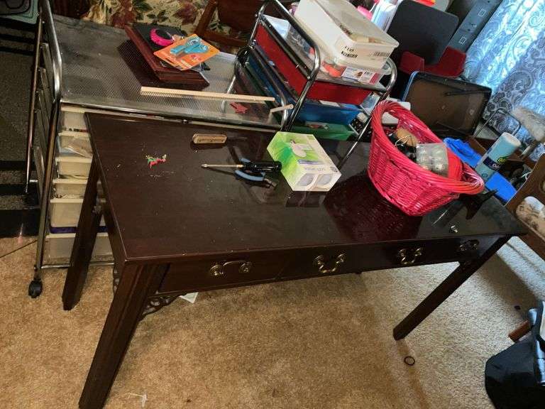LARGE LOT OF SEWING SUPPLIES INCL. TABLE AND ORGANIZERS