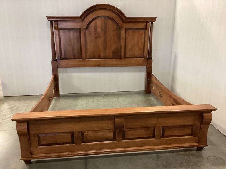 MAVIN King Bed