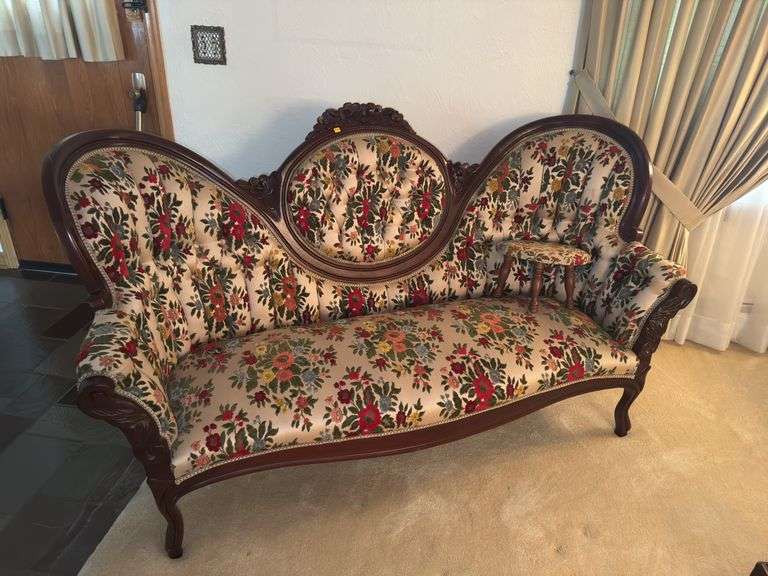 Victorian Magic Couch From The “Abraham Lincoln Group”