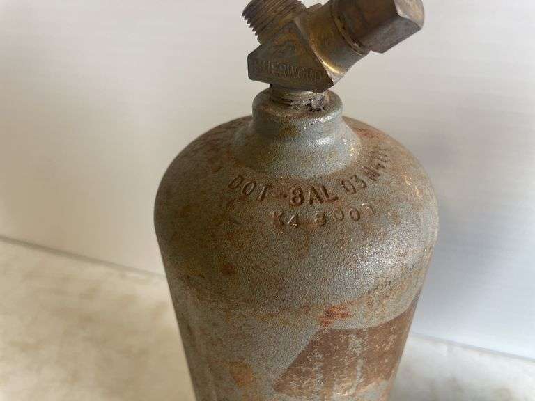 Compressed oxygen and dissolved acetylene