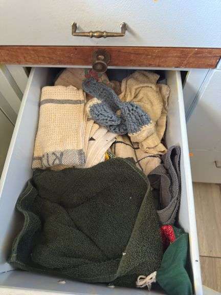 CONTENTS OF CUPBOARD PANS AND RAGS