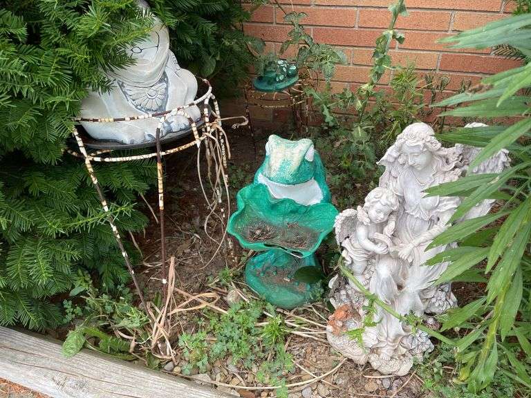 GARDEN STATUES FROG AND ANGEL
