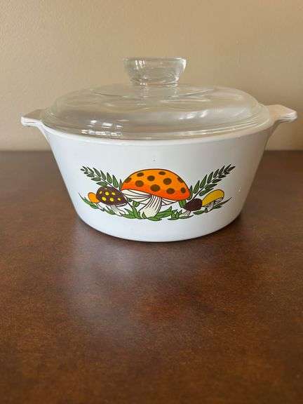 CorningWare Merry Mushroom Casserole Dish with Lid