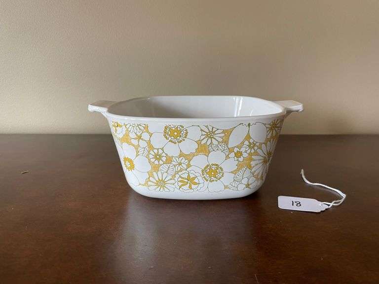 Corning Ware Daisy Floral Bouqet 1 3/4 Qt. Casserole Dish