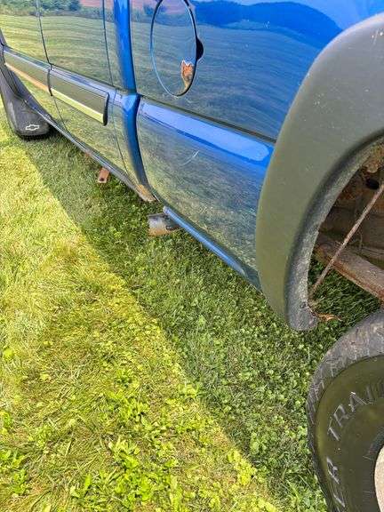 2003 Chevrolet 1500 Extended cab , 4x4 , Leather Interior, Good Running Truck