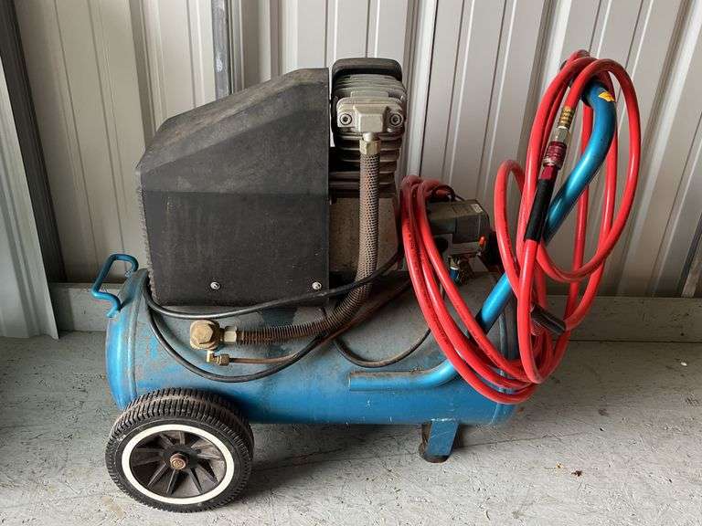 Puma Model AC1008 8 Gallon Air Compressor