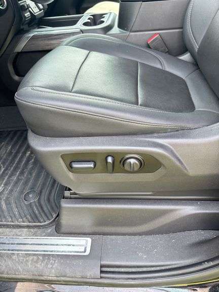 2021 Chevrolet 1500 LTZ , 4x4 ,Only 31,000 miles ,Leer Hard Top Bed Cover , Sharp !