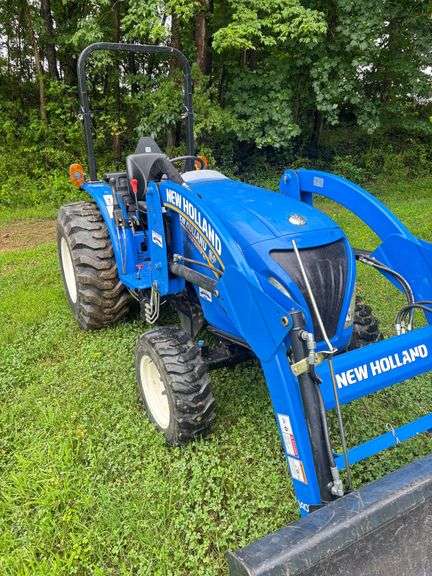 New Holland Workmaster 40 Tractor , 4WD with front end loader, Pto , 3 pt. , (Only 276 Hours )
